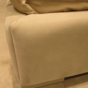 Кровать с решеткой отделка бежевый блестящий лак, ткань бежевый велюр