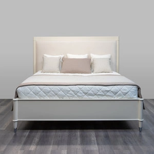 Кровать с решеткой отделка матовый бежевый лак, ткань Jeanie-02