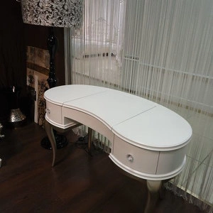 Туалетный столик отделка белый матовый лак, серебряное напыление